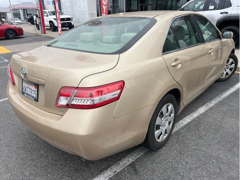 Used 2011 Toyota Camry LE FWD image 4