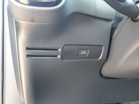 Used 2026 Volvo XC40 B5 Plus AWD/4WD image 28
