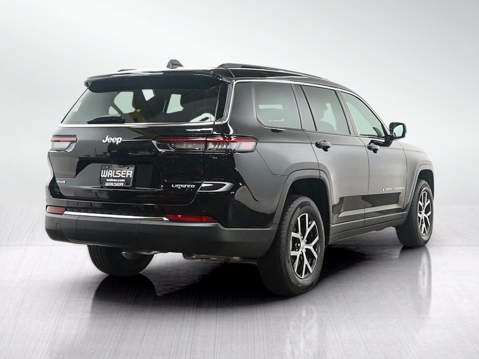 Used 2025 Jeep Grand Cherokee L Limited AWD/4WD image 5