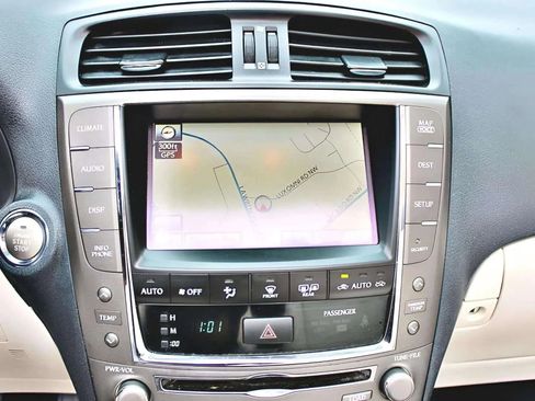 Used 2010 Lexus IS 350C image 18