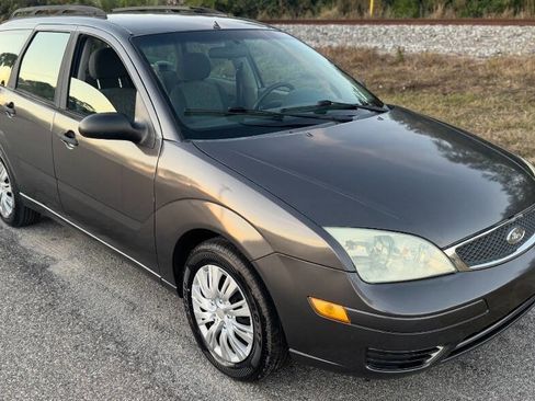 Used 2005 Ford Focus SE image 2