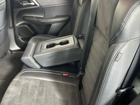 Used 2024 Mitsubishi Outlander SE image 16