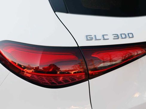 Used 2026 Mercedes-Benz GLC 300 4MATIC image 28