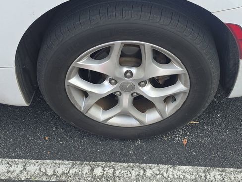 Used 2017 Chrysler Pacifica Touring-L w/ Tire & Wheel Group image 5