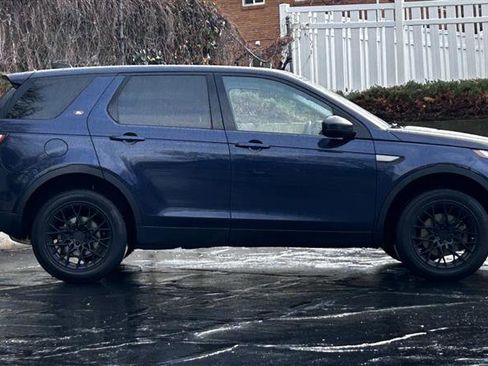 Used 2017 Land Rover Discovery Sport SE image 6
