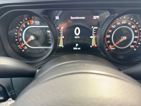 Used 2025 Jeep Gladiator Mojave image 12