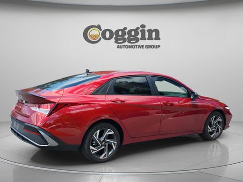 Used 2025 Hyundai Elantra Sport FWD image 5