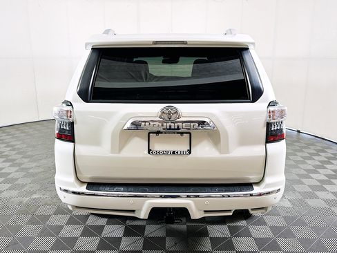 Used 2022 Toyota 4Runner Limited RWD image 4