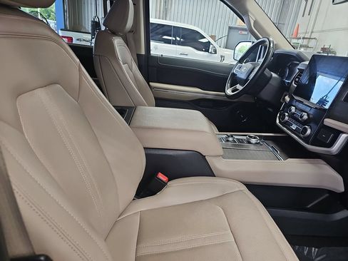 Used 2024 Ford Expedition Limited AWD/4WD image 10
