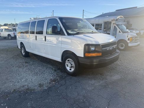 Used 2015 Chevrolet Express 3500 LS image 2
