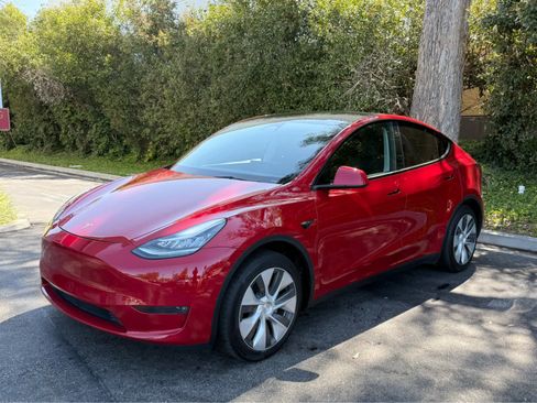 Used 2023 Tesla Model Y Long Range AWD/4WD image 2