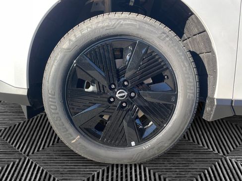 Certified 2025 Nissan Murano SV image 38