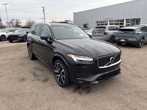 Used 2021 Volvo XC90 T6 Momentum w/ Climate Package image 3