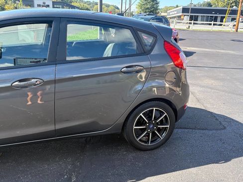 Used 2016 Ford Fiesta SE w/ SE Black Package image 11