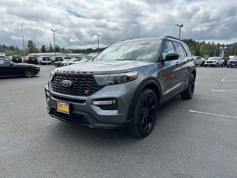 Certified 2023 Ford Explorer ST w/ Technology Package AWD/4WD image 6