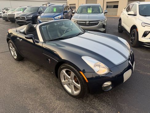 Used 2006 Pontiac Solstice Convertible w/ Premium Package RWD image 4