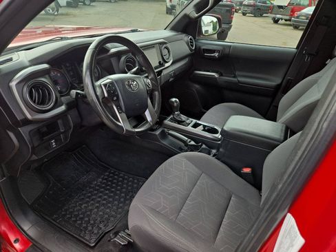 Used 2017 Toyota Tacoma SR5 AWD/4WD image 14