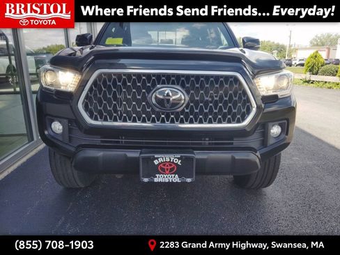 Used 2018 Toyota Tacoma TRD Off-Road w/ Technology Package AWD/4WD image 33