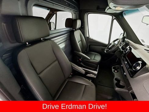 Used 2025 Mercedes-Benz Sprinter 2500 image 20