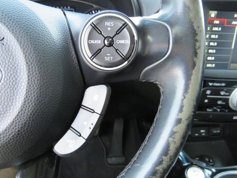 Used 2016 Kia Soul ! w/ Premium Package image 18