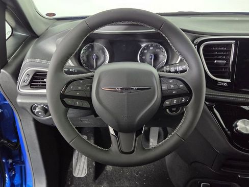 New 2026 Chrysler Pacifica Select w/ S Appearance Package image 17