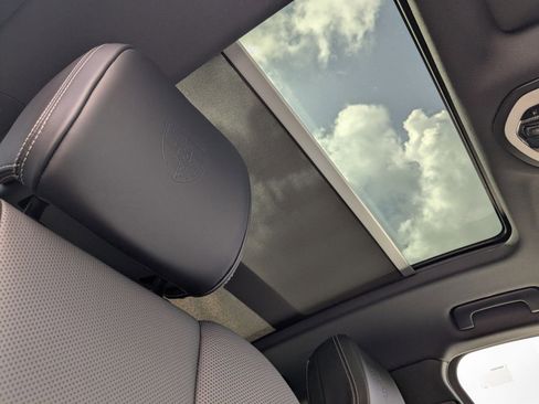 New 2025 Porsche Macan S image 26