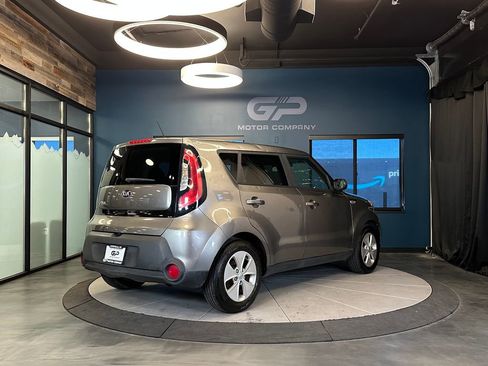 Used 2016 Kia Soul Base image 3