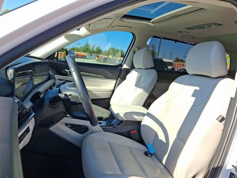 Used 2023 Kia Telluride EX w/ EX Captain's Chair Package image 24