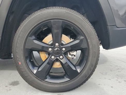 New 2025 Jeep Grand Cherokee Altitude image 6