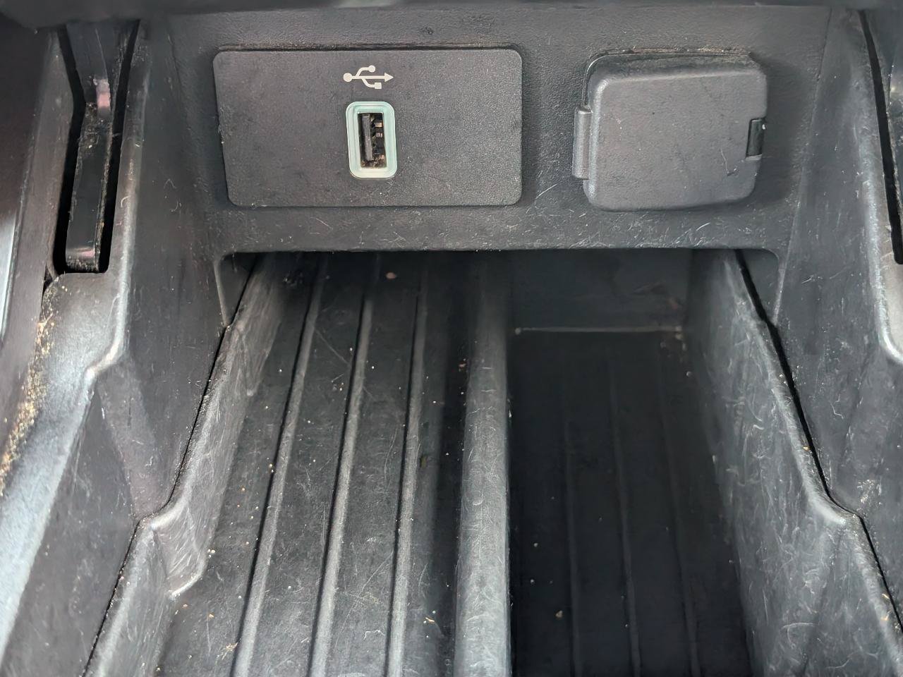 Used 2019 Ford Explorer XLT w/ Equipment Group 202A FWD image 22