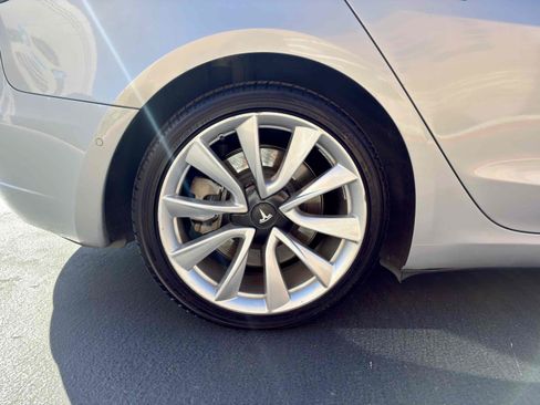 Used 2018 Tesla Model 3 Long Range RWD image 16