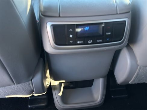 Used 2017 Toyota Highlander XLE image 15
