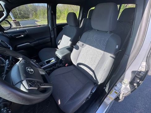 Used 2016 Toyota Tacoma TRD Off-Road w/ Premium & Technology Package image 10