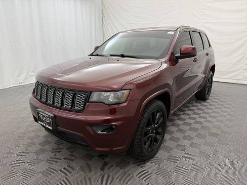 Used 2017 Jeep Grand Cherokee Altitude AWD/4WD image 2