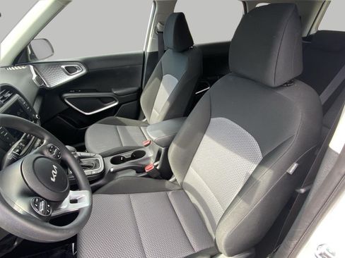 Used 2025 Kia Soul LX w/ LX Technology Package FWD image 12