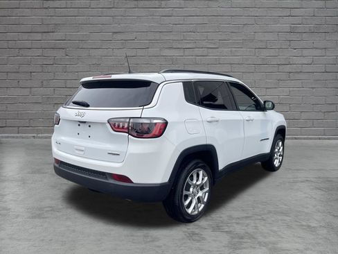 Used 2023 Jeep Compass Latitude w/ Sun and Sound Group AWD/4WD image 7