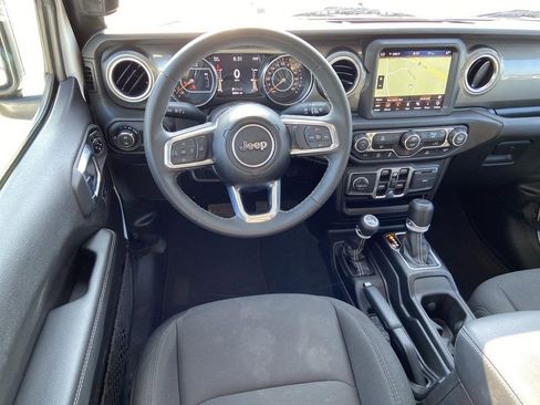 Used 2023 Jeep Gladiator Overland image 20