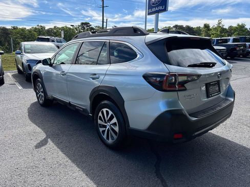 Used 2023 Subaru Outback Premium AWD/4WD image 5