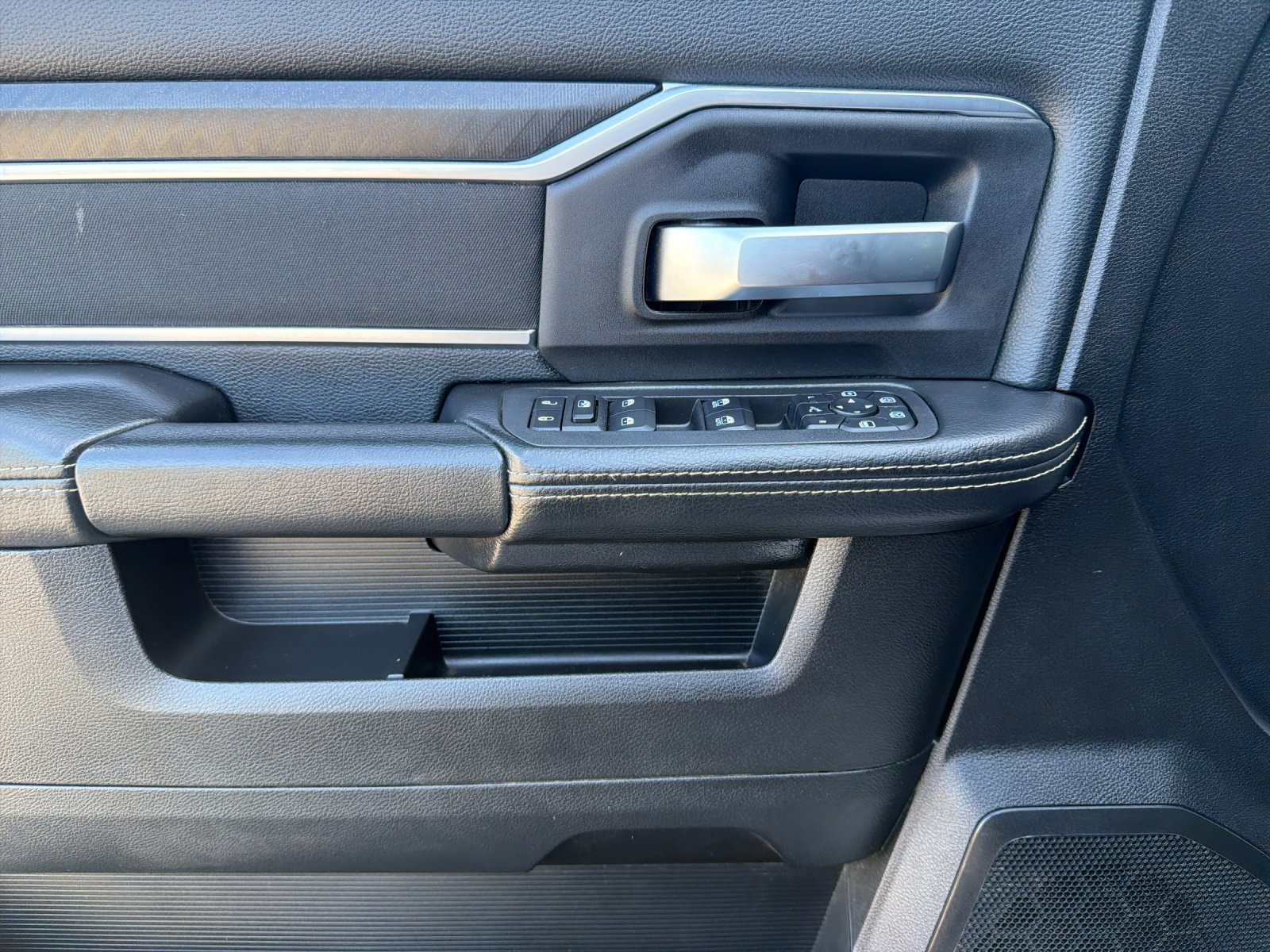 Used 2025 RAM 2500 Big Horn AWD/4WD image 10