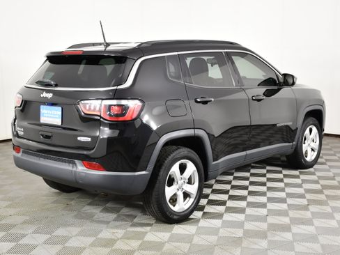 Used 2018 Jeep Compass Latitude w/ Cold Weather Group AWD/4WD image 6