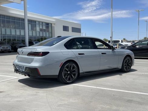 Used 2025 BMW i7 xDrive60 AWD/4WD image 6