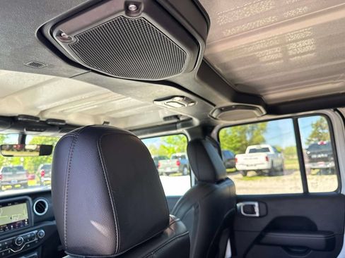Used 2023 Jeep Wrangler Unlimited Sahara w/ Cold Weather Group AWD/4WD image 13