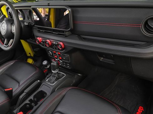 Used 2024 Jeep Wrangler Unlimited Rubicon image 20