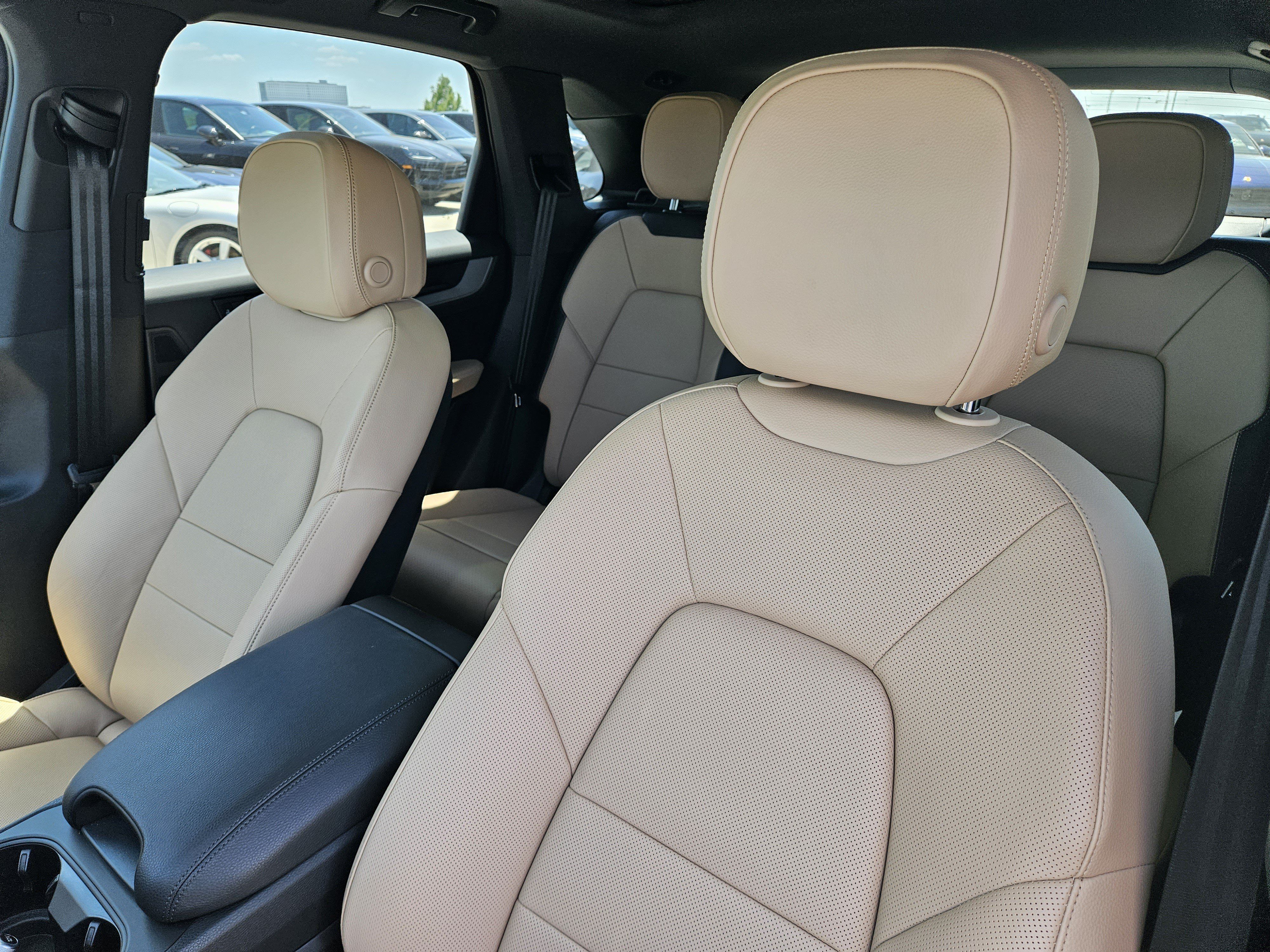 Certified 2026 Porsche Cayenne AWD/4WD image 6