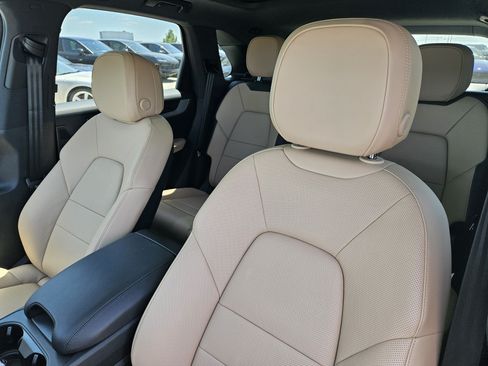Certified 2026 Porsche Cayenne AWD/4WD image 6