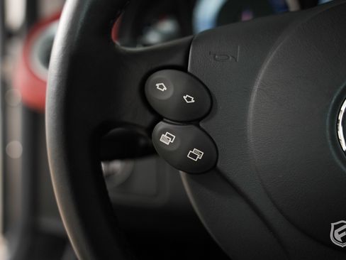 Used 2005 Mercedes-Benz SLR image 25