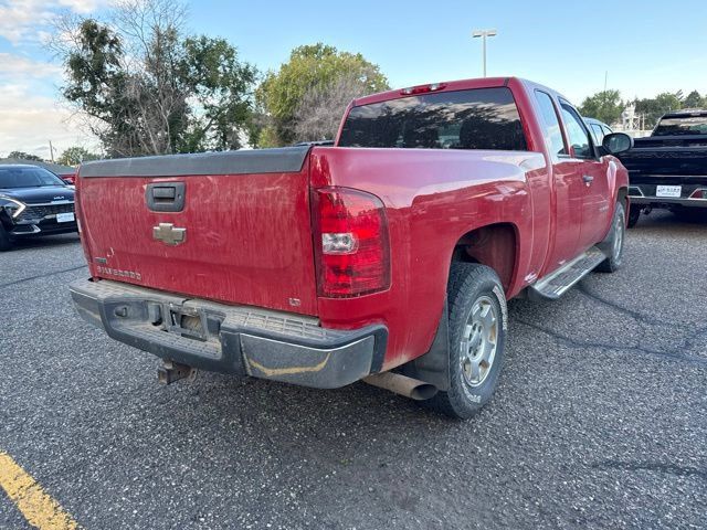 Used 2011 Chevrolet Silverado 1500 LT w/ All-Star Edition AWD/4WD image 4
