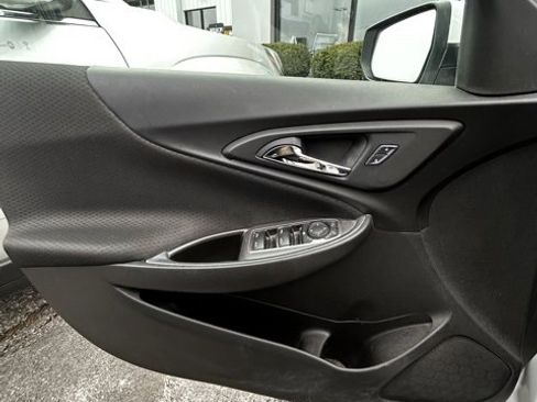 Used 2017 Chevrolet Malibu LT image 5