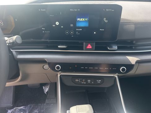 New 2026 Kia Carnival EX FWD image 17