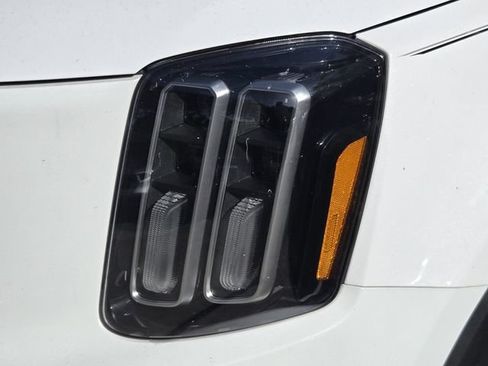 Used 2025 Kia Telluride SX FWD image 11